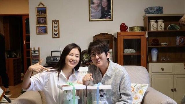 신승훈, 신곡 '쉬 워스'에 문소리 출연 