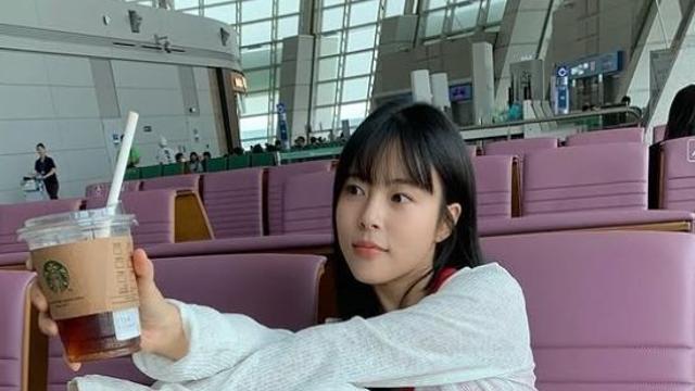 민도희, 공항에서 신발을…