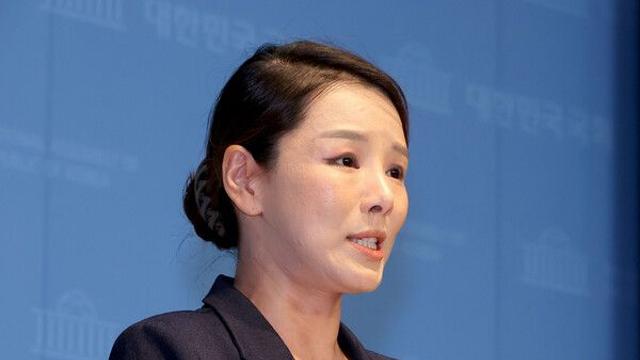 강미정 혁신당 대변인 탈당...“성비위 피해자 외면, 조국도 침묵”