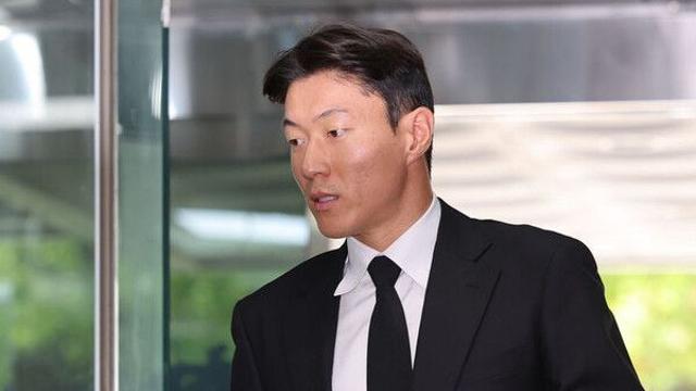 '불법촬영 혐의' 축구선수 황의조, 2심도 징역형 집행유예