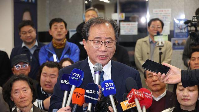 김석준 부산교육감, 해직교사 특채사건 허위발언 혐의 송치