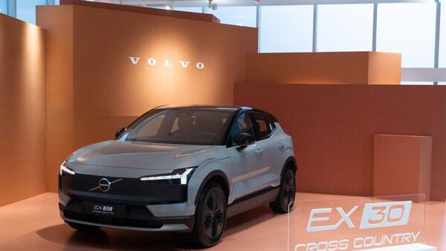 볼보자동차코리아, 5인승 순수 전기 SUV ‘EX30 크로스컨트리’ 출시