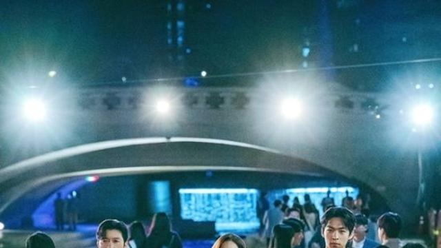 박민영·박희순·주종혁의 사기쇼, 청계천 출정식 공개 (컨피던스맨 KR)