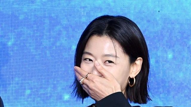 전지현 복근 공개에 탄성…27년 째 '느좋' 워너비 비주얼 [엑's 이슈]