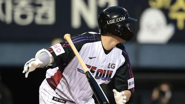 복귀 임박한 LG 홍창기…염경엽 감독 