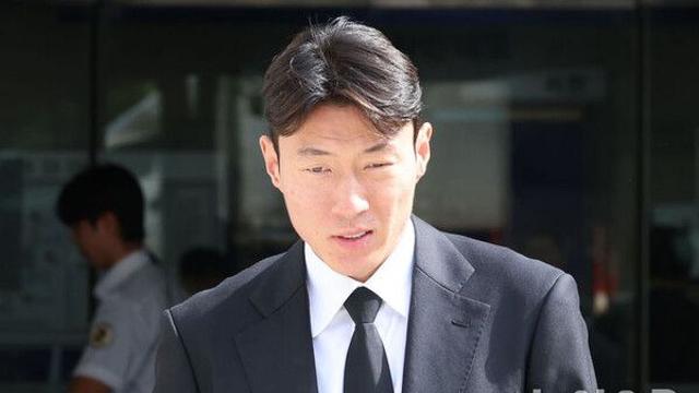 '불법촬영 혐의' 황의조, 2심 징역형 집유…黃 
