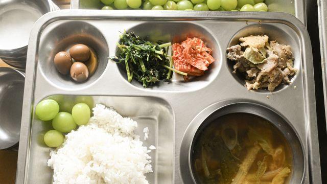 노래는 마음을, 점심은 하루를 채운다. [포토뉴스]