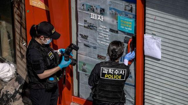 경찰, '조원동 칼부림' 피의자 여자 친구·본사 관계자 소환조사
