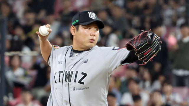 '5이닝 노히터' KT 문용익, 오른 중지 불편함 교체...이번엔 3이닝 1실점 [IS 수원]