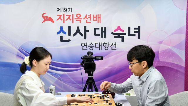김은지 '끝내기 3연승'…숙녀팀, 신사팀 꺾고 4년 만에 우승