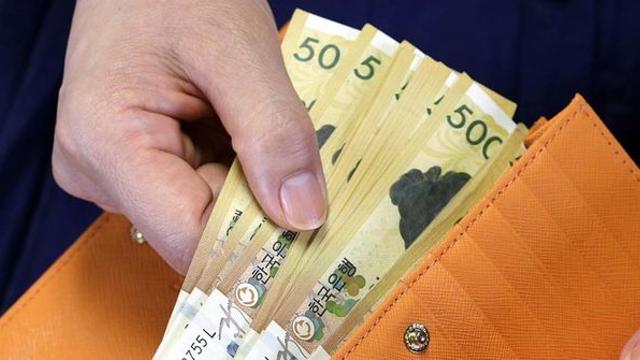 경기도 거주 고3에겐 무조건 30만원씩...  그런데 심각한 논란이 일고 있다