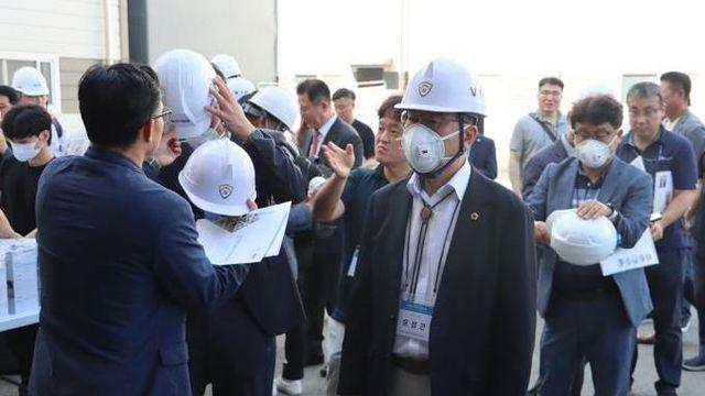 경기도의회 윤성근 부위원장, '방염 물품 실화재 실험' 현장 참관…화재 확산 억제 효과 직접 확인