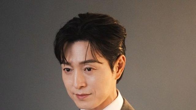 정성일 