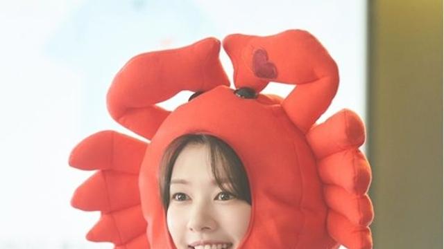 정소민, 먹고 살기 힘들다…꽃게탈 쓴 생계형 디자이너 (우주메리미)
