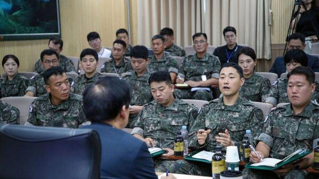 국방차관, 초급·중견간부들과 현장 간담회…