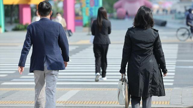 韩国企业男女工资差距拉大 公共机构有所改善