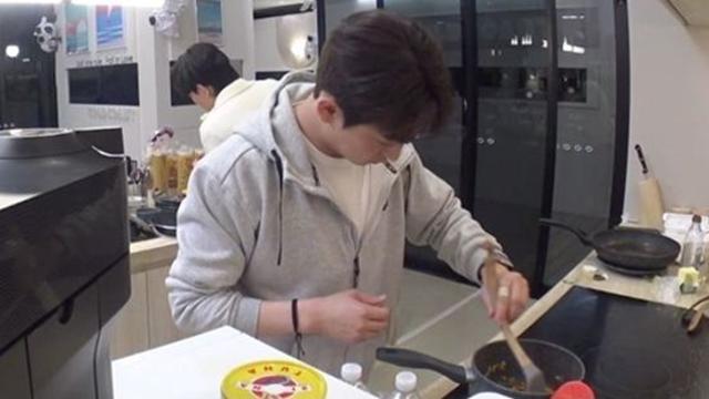 '적극 대시' 동건, 아름의 '두 자녀' 고백에 태도 돌변…입 꾹 닫았다고? (돌싱글즈7)