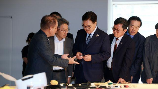 우의장, 2025 광주비엔날레 관람…