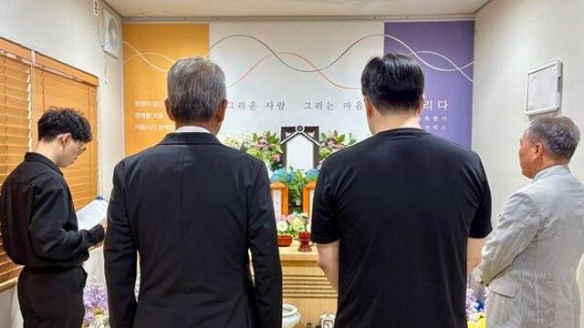 무연고자 장례 봉사자들 