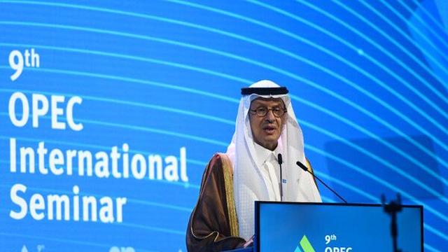 사우디·UAE, OPEC 생산 할당 초과 논란…산업 다각화 위한 자금 확보 움직임