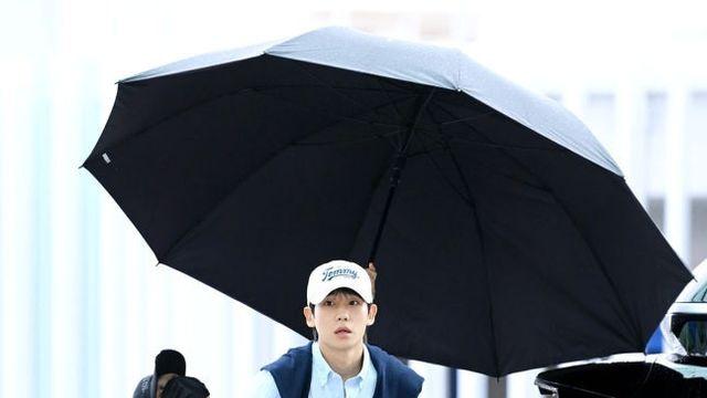 매니저 갑질 아니냐는 소리 듣는 정해인 우산 크기