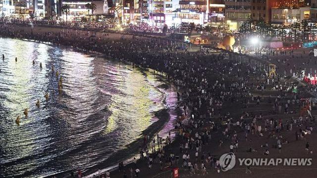 부산서 외국인 관광객 돈 훔치고 폭행한 40대 여성 구속