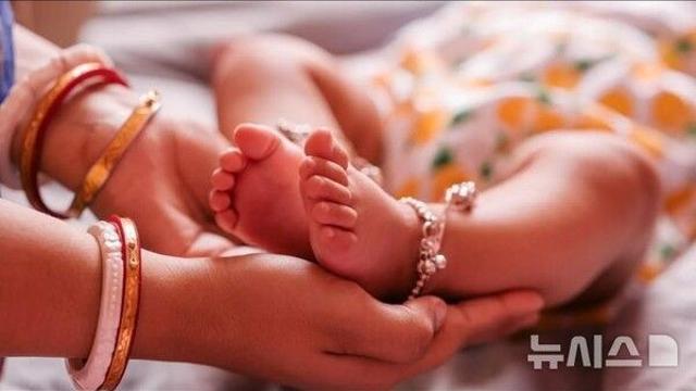 아기 배 속에서 태아가 꿈틀…인도서 '태아 속 태아' 수술 성공