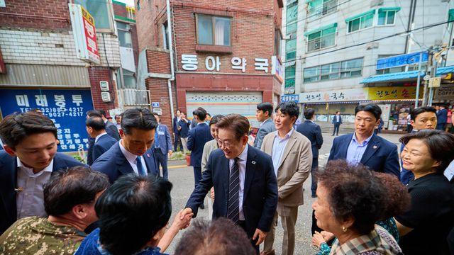 李, 용현시장 상인 격려...“소상공인·자영업자 살아야 경제 산다”