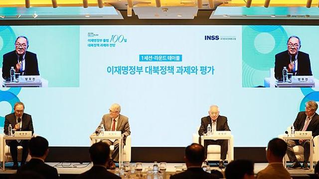 김정은, 시진핑 옆에 섰으니 중국 편? 수 틀리면 언제든 트럼프 옆에 설 수도