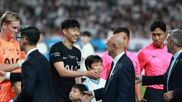 손흥민 이어 레비 회장까지 떠난다…한 시대 저무는 토트넘