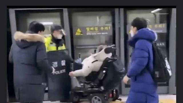전장연 지하철 분탕질 모범 대처법