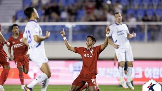 K리그2 부산, 퇴장으로 10명 뛴 수원 1-0 격파…리그 4경기 무패