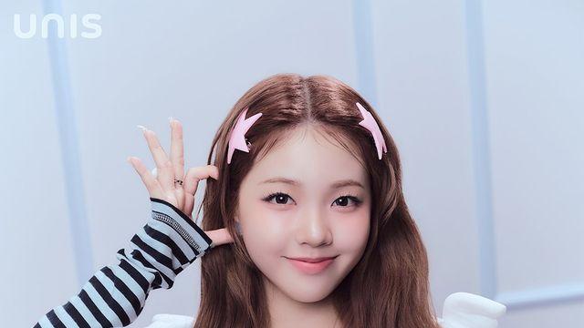 인형 비주얼에 스트릿 감성까지... 오윤아, 스트라이프 스타일링