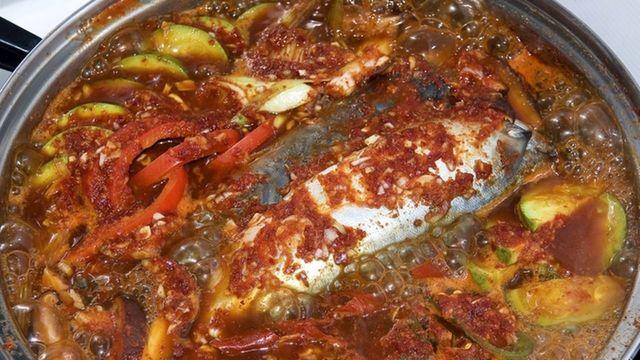 '밥 반찬으로도, 술 안주로도 완벽한 맛..' 유명 셰프들끼리만 몰래 공유하고 있는 고등어조림 히든 레시피