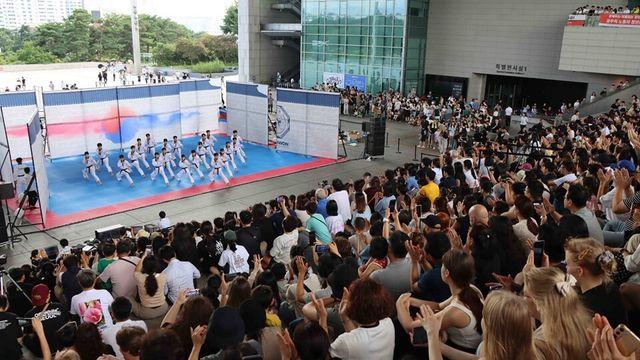 국기원 태권도시범단, 국립중앙박물관서 국내외 관중 대상 시범공연