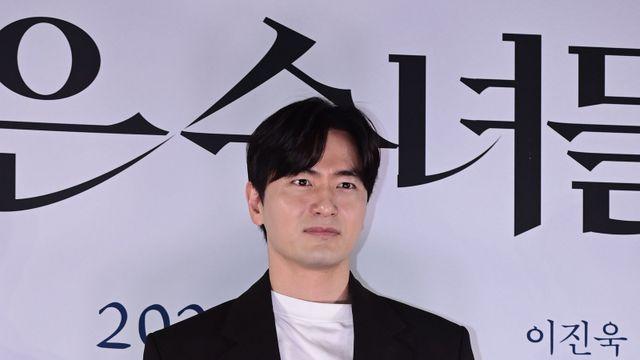 이진욱, 노골적 불쾌감 드러내…수임 불가 선언 (에스콰이어)