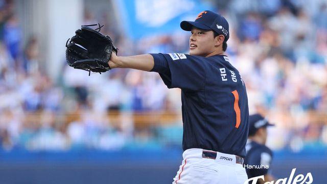 '문동주 11승 달성!' 한화, 병살타 4개 치고도 이겼다…대구 원정 7-4 승리→삼성전 '3연패' 탈출 [대구:스코어]