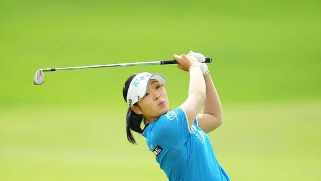 막판 천금 같은 버디로 선두 지킨 유현조, 이글 앞세워 5타 줄인 박결..'KB 여왕'은 누구