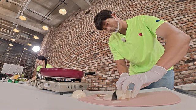 “미친 메뚜기” 유재석, 닉값 제대로…김종국까지 놀라 (런닝맨)