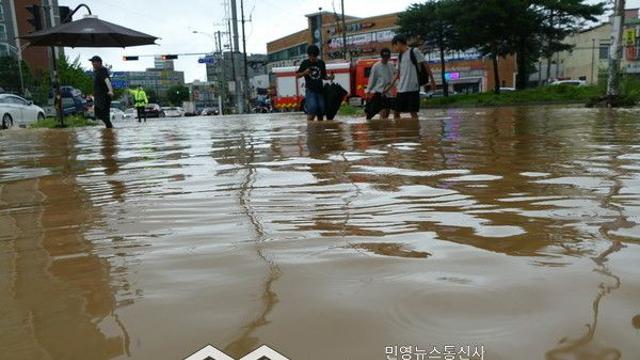 [속보] 당진시 고대면 진관리 70-1 지하통로 '침수' 전면 통제