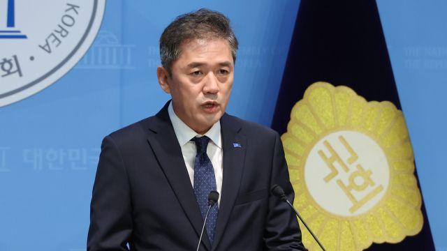 [속보] 조국당 황현선 사무총장 사퇴…“성 비위 사건 책임질 것”