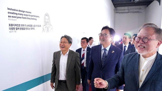 우원식 의장-강기정 광주광역시장, 디자인비엔날레 함께 관람