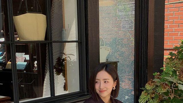배혜지, 미니 옐로백으로 완성한 가을 모던룩