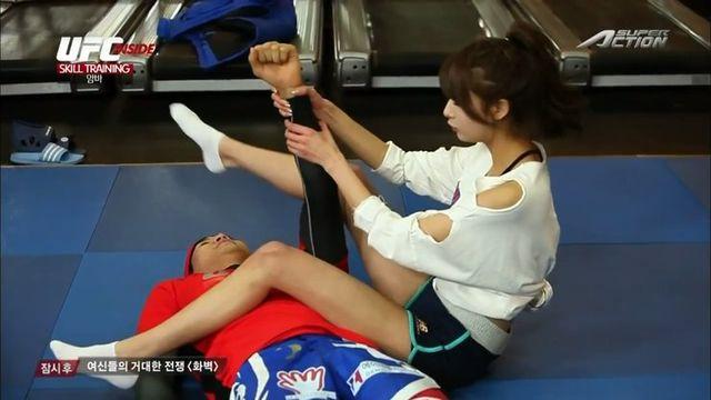암바에 걸렸는데 웃음이 멈추지않는 격투기 선수