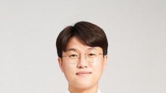 300여 년 만에 '네모 탈출'한 프러시안 블루의 변신