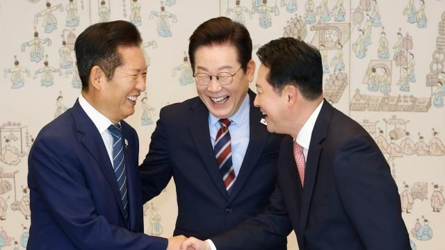 李 