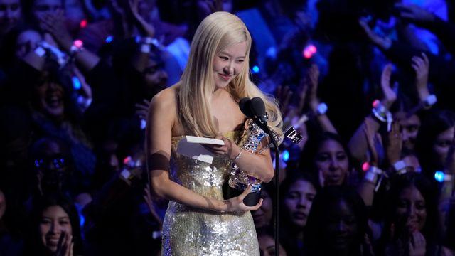 '아파트' 로제, MTV VMA '올해의 노래' 수상…K팝 가수 최초
