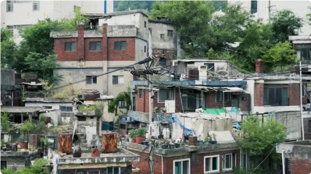 서울 서대문구 초역세권에 빈집촌이? 시간이 멈춘 마을 ‘현저동ㄷ