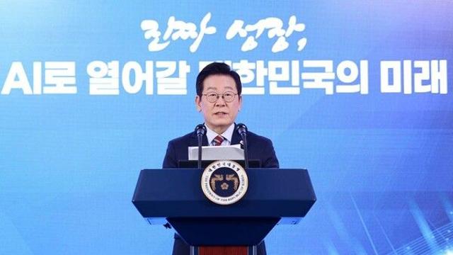 이 대통령 “AI가 국가미래 결정···머뭇거리면 기술 종속·산업 쇠퇴”