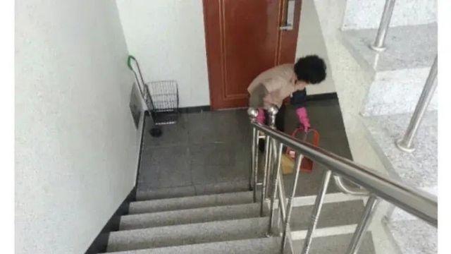 변호사가 직접 계단청소를 한 이유.jpg
